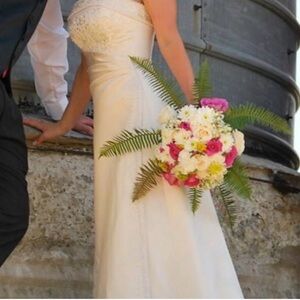 Maggie Sottero size 4 ivory wedding dress